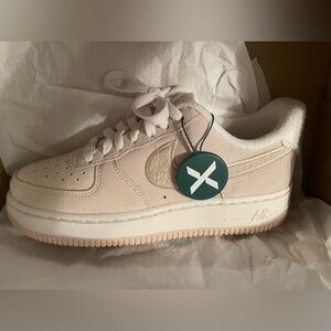 Women’s Nike Air Force 1 Low ‘07 SE Sanddrift Gum Fleece